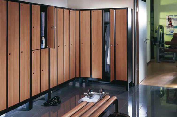 Armoire vestiaire en bois ou armoires vestiaires métalliques, demandez